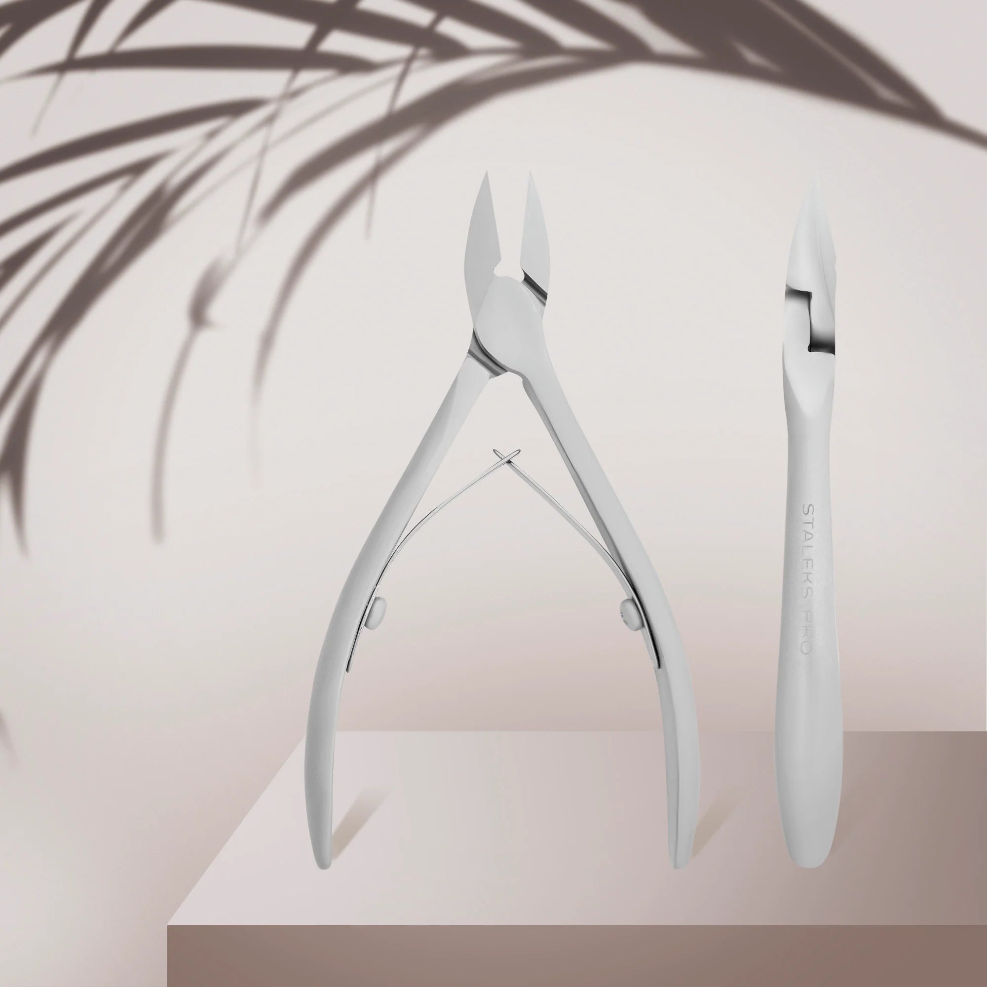 Pinza professionale per unghie NS-70-14 (lunghezza di taglio 14 mm) STALEKS SMART