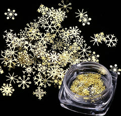 Nailart Schneeflocken in gold Miniformen
