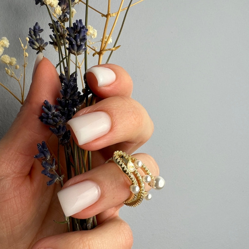 Ladies ring suitable for all sizes in gold 14