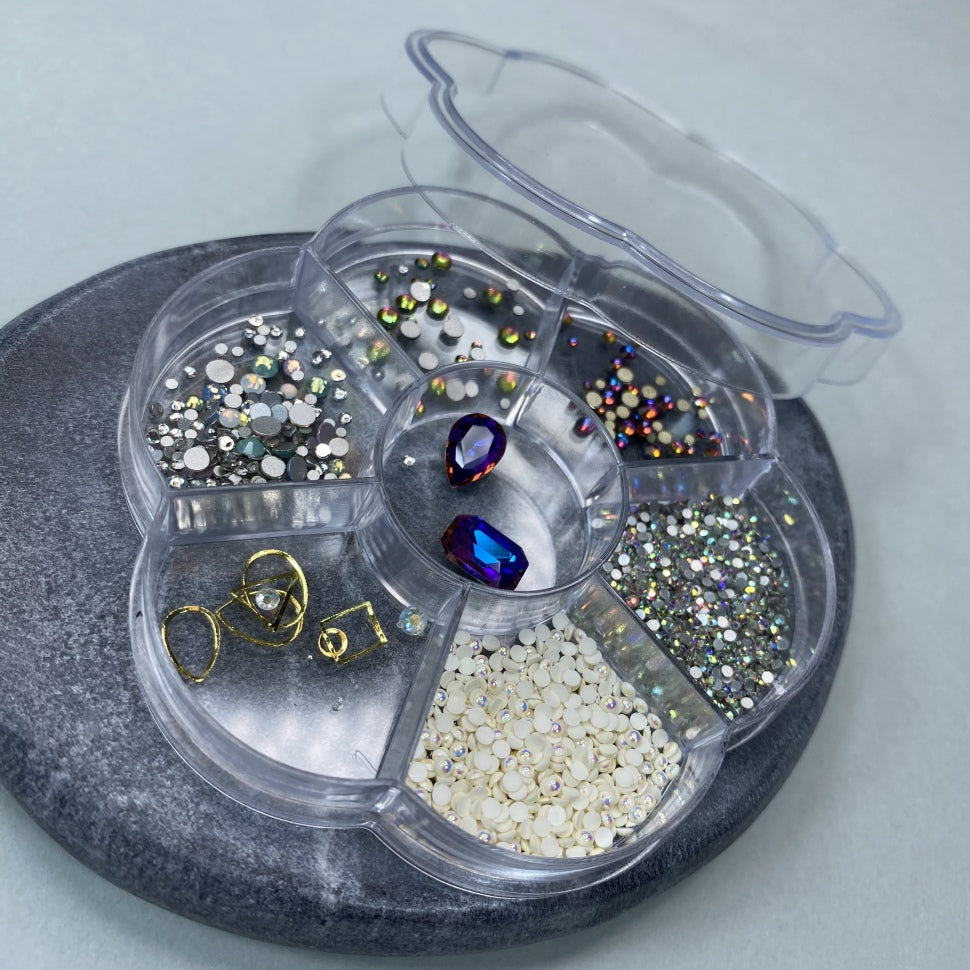 Box for nail art (transparent) flower shape