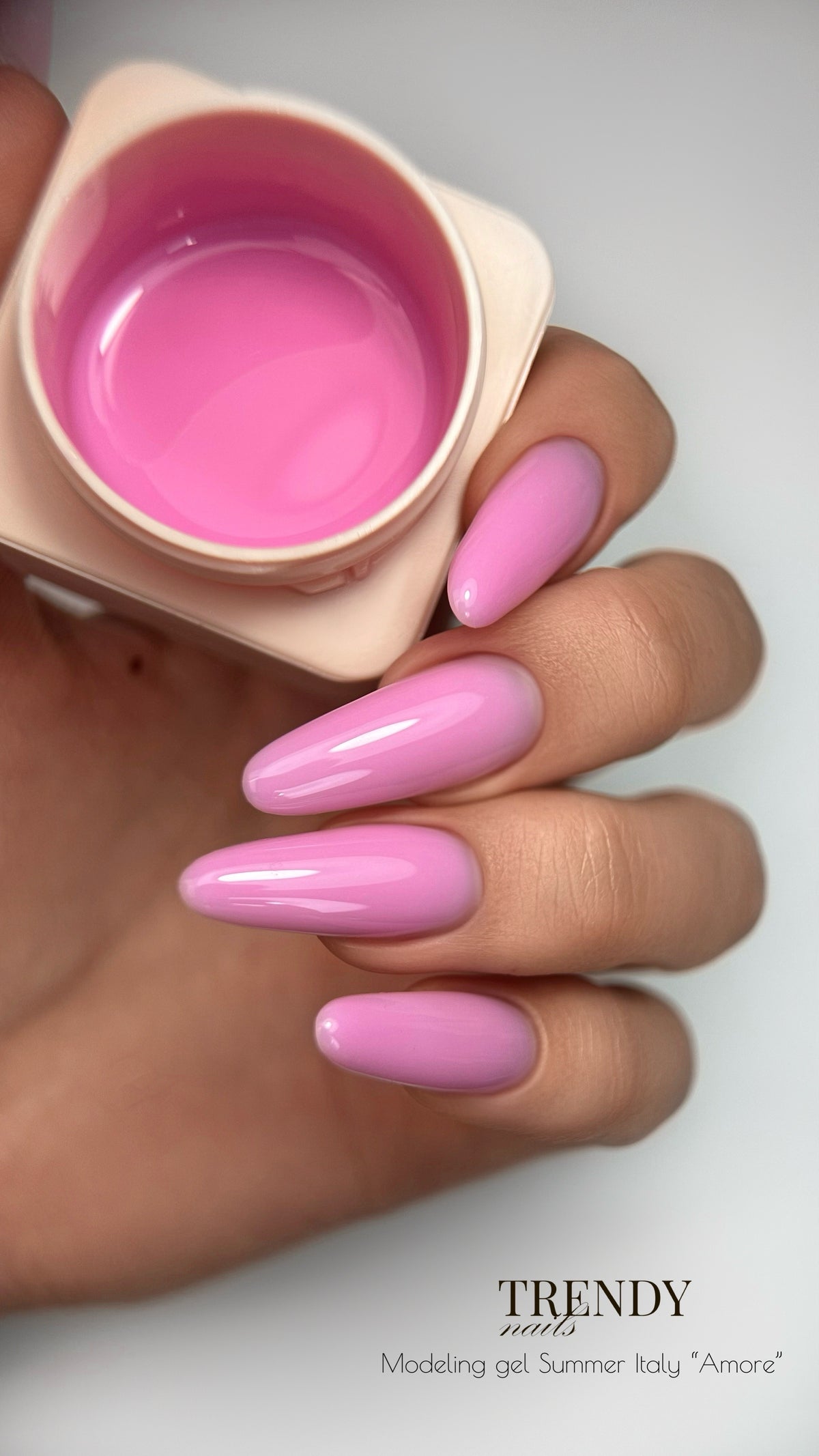 Gel modellante autolivellante "Amore" di Trendy Nails (15/30ml)
