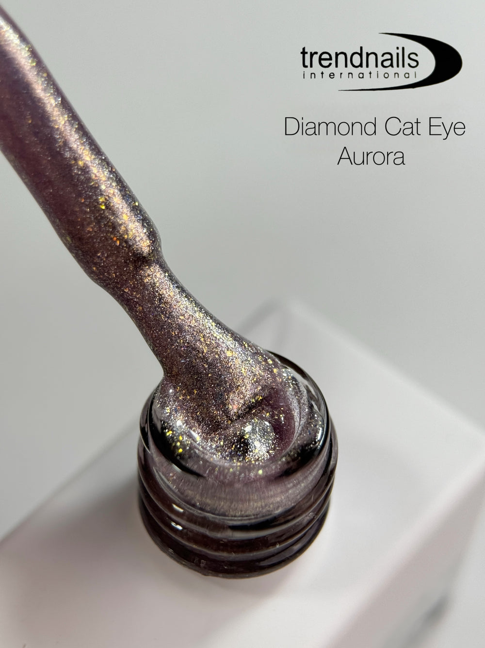 Diamond Cat Eye Gel Polish Aurora 12ml von Trendnails TPO-Free