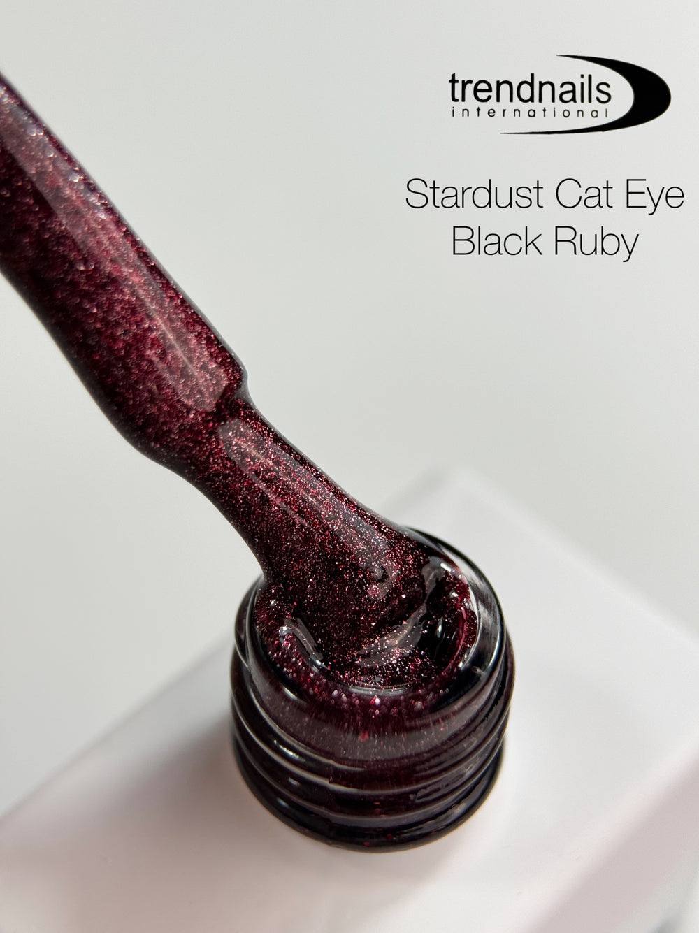 Stardust Cat Eye Gel Polish BLACK RUBY 12ml von Trendnails