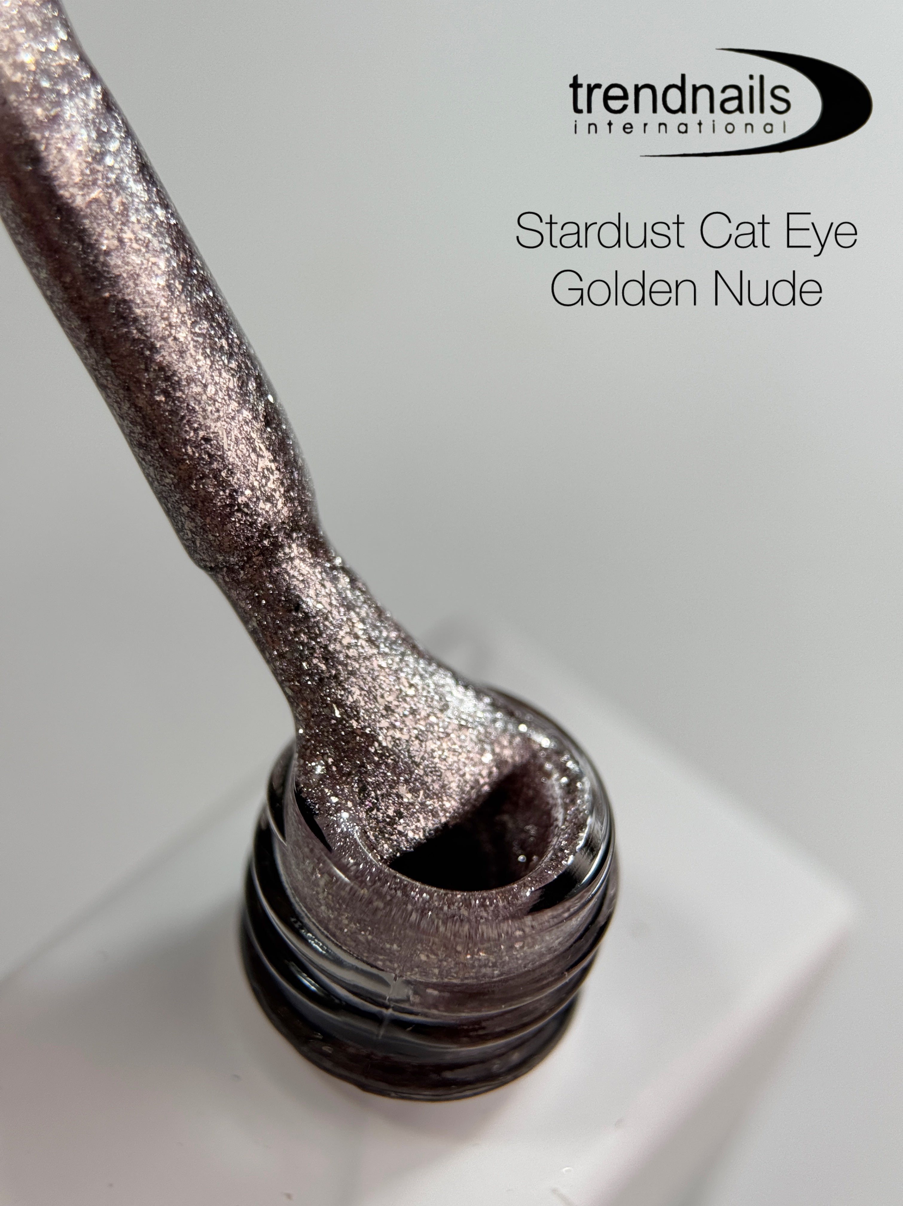Stardust Cat Eye Gel Polish Golden Nude 12ml von Trendnails